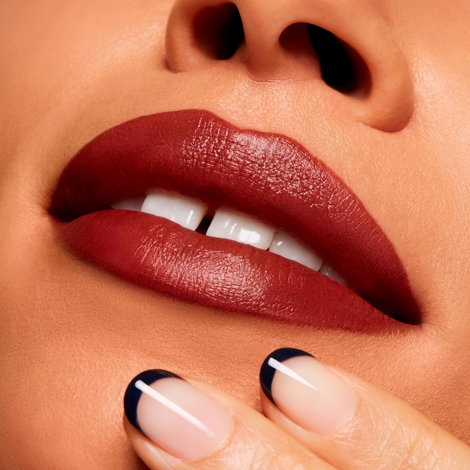 POWDER KISS VELVET BLUR SLIM STICK (BARRA PARA LABIOS)